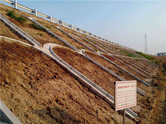 ���λ���ש