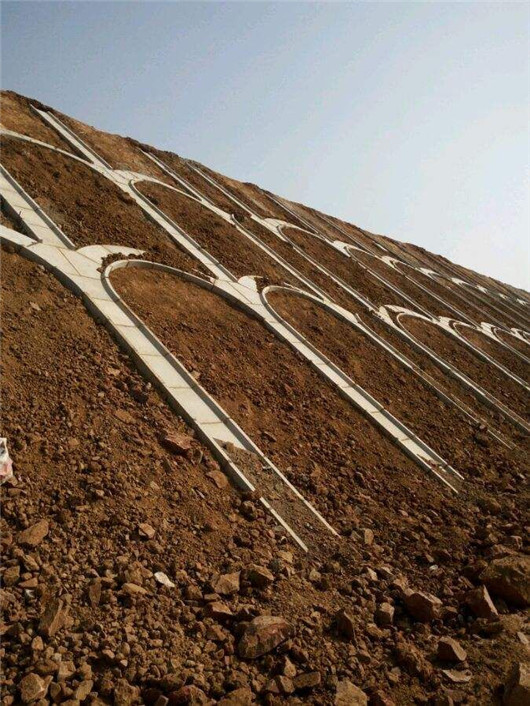 ���λ���ש